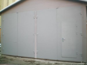Сколько стоит покрасить гаражные ворота
