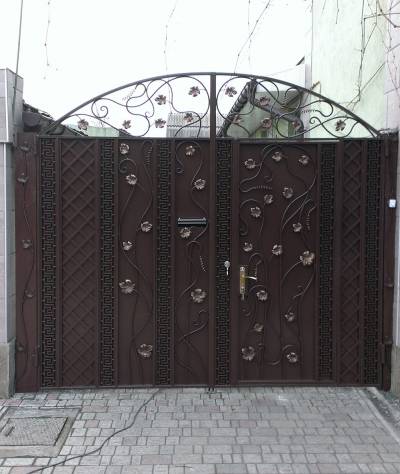 Ворота для частного дома фото