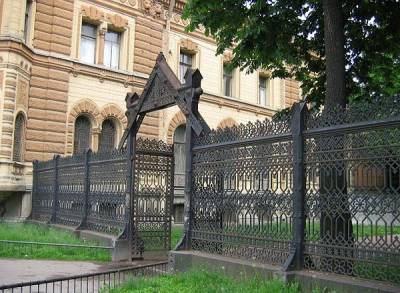 Толмачевский переулок чугунные решетка и ворота