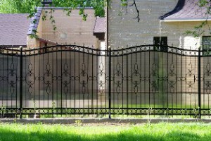 Ограждение и ворота установка в частном доме