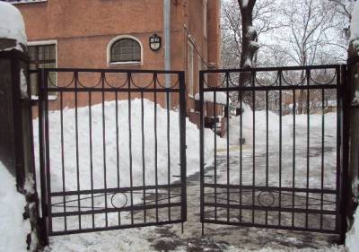 Фото щеколды на металлические ворота